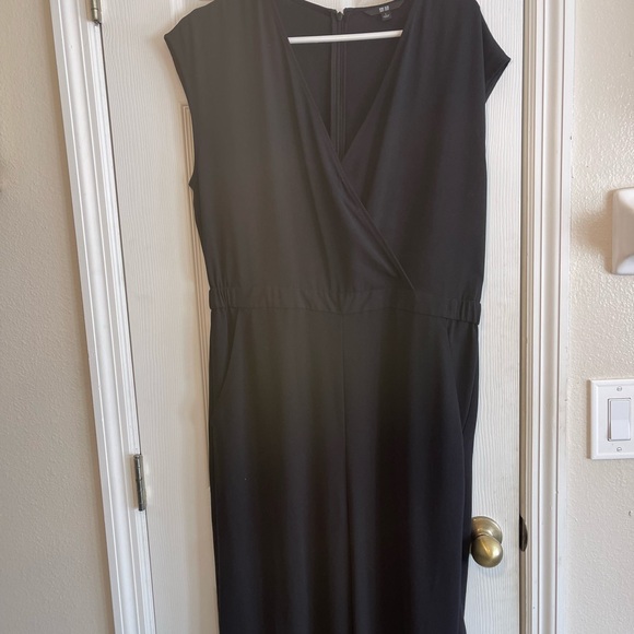 Uniqlo Sleeveless Jumpsuit Wide Leg Faux Wrap Black LG - Picture 2 of 5
